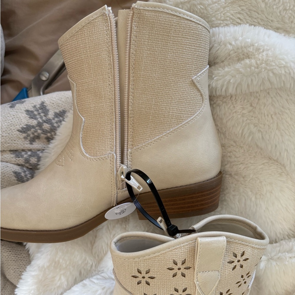Sonoma Girls Cream Western Ankle Boots with Floral Cutout Detail, Sz: 5 Med - Picture 3 of 6